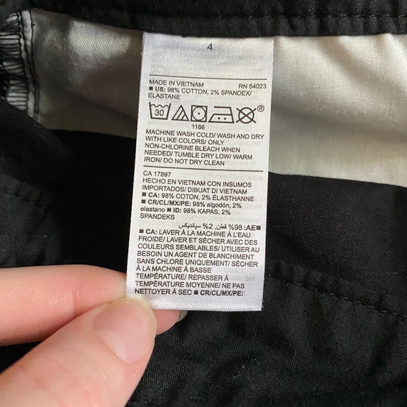 Old Navy High Rise Khaki Shorts - Picture 4 of 10